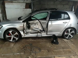 Mobile spray painter / panel beater