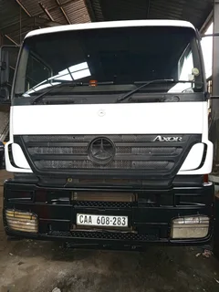 Mobile panel beater spray painter