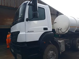 Mobile panel beater spray painter