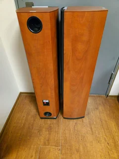 Jamo 5.1 home theatre sound system ( Floor-standers, Subwoofer, Centre &amp; Surround speakers )