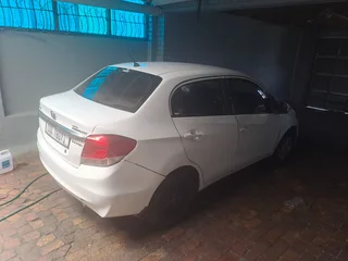 Hinda brio amaze 1.2 2014 model