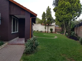 A well maintained,  neat  &amp; freshly painted 1 or 2 Bed  Apartment no 1  for rent  in Randburg.