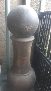 LARGE GARDEN POT WITH BALL ..1.55M IN HEIGHT ..NO CHIPS OR CRACKS