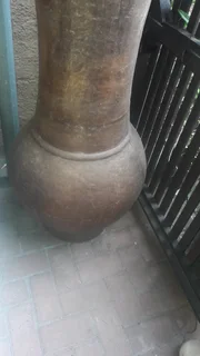LARGE GARDEN POT WITH BALL ..1.55M IN HEIGHT ..NO CHIPS OR CRACKS