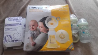 Medela Electric  Milk Pump &#43; Milk Bags &#43; 2 Brand New Nuk Bottles