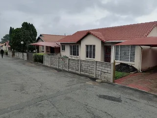 Clean and Spacious 3Bedroom 2Bathroom Townhouse for rent at Ormonde.