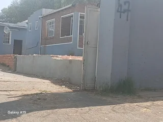 Bezuidenhout Valley Johannesburg,4 bed,2 bath for sale.(plus 2*1bed flatlet,  5*Bachelor, 4 room).