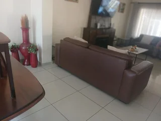 Ridgeway Johannesburg South, 5 bed, 3 bath for sale. Plus (Large Flat-let).