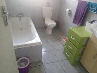 Ridgeway Johannesburg South, 5 bed, 3 bath for sale. Plus (Large Flat-let).