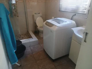 Ridgeway Johannesburg South, 5 bed, 3 bath for sale. Plus (Large Flat-let).