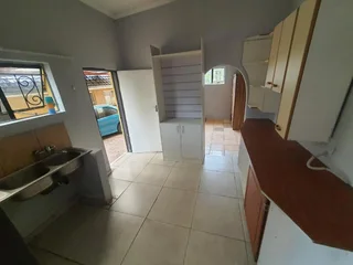 Mondeor Johannesburg South, 1bedroom, 1bathroom Cottage for rent.