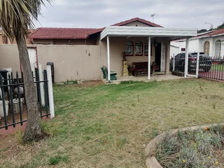 Super Spacious 2 Bedroom, 1 Bathroom Simplex with huge yard in a complex for rent at Ormonde.