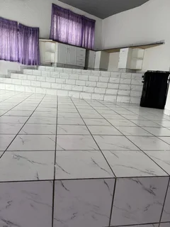 Glenvista Very Spacious Bachelor apartment for rent.