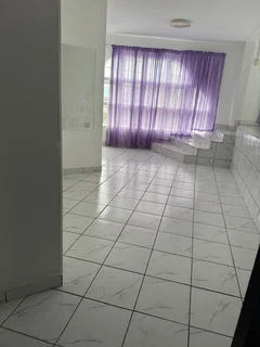 Glenvista Very Spacious Bachelor apartment for rent.