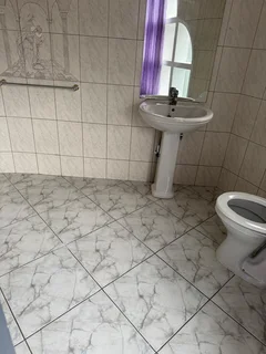 Glenvista Very Spacious Bachelor apartment for rent.