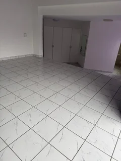 Glenvista Very Spacious Bachelor apartment for rent.