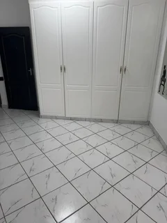 Glenvista Very Spacious Bachelor apartment for rent.