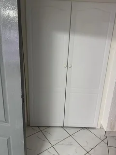 Glenvista Very Spacious Bachelor apartment for rent.