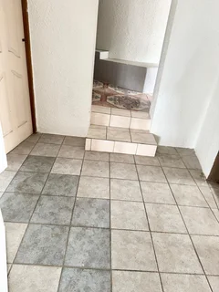 Glenvista Extra Spacious Bachelor apartment for rent.