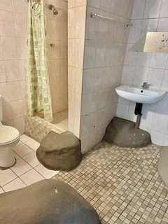 Glenvista Extra Spacious Bachelor apartment for rent.