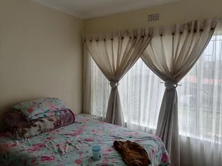 Clean 3Bed, 2Bath Main House with a study that can be used for a 4th bed for rent at Winchester Hill