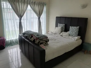 Clean 3Bed, 2Bath Main House with a study that can be used for a 4th bed for rent at Winchester Hill