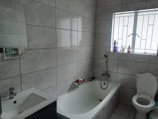 Clean 3Bed, 2Bath Main House with a study that can be used for a 4th bed for rent at Winchester Hill