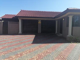 Kibler Park Freestanding House,4bed,2bath,Maid Room,Huge Lappa,Double Garage,Huge Yard, for rent