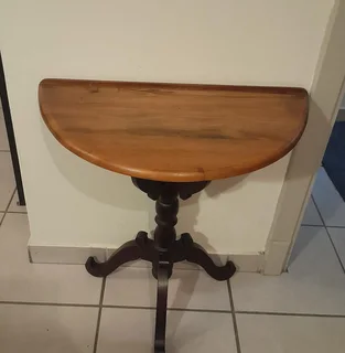 3 legged decorative   side table