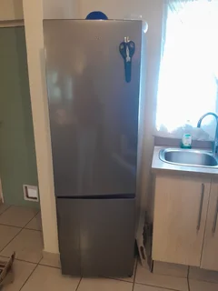 Hisense 264L Fridge/Freezer 2 years old