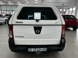 2017 np200 1.5 dci 204000kms Fsh agents and non agents. Wit owes van