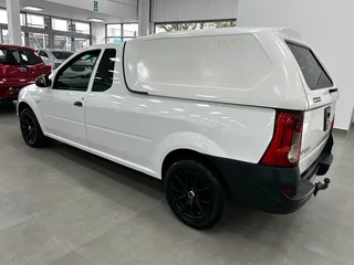 2017 np200 1.5 dci 204000kms Fsh agents and non agents. Wit owes van