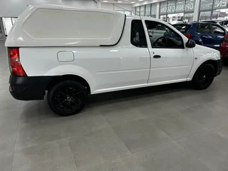2017 np200 1.5 dci 204000kms Fsh agents and non agents. Wit owes van