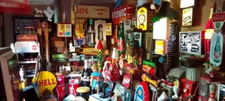 Vintage collectables bought and sold