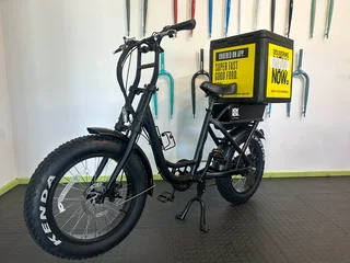 CUSTOM BUILT EBIKES FOR DELIVERIES. E-CARGO BIKES. FOOD AND COURIER DELIVERIES. EFFICIENT DELIVERY.