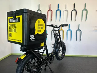 CUSTOM BUILT EBIKES FOR DELIVERIES. E-CARGO BIKES. FOOD AND COURIER DELIVERIES. EFFICIENT DELIVERY.