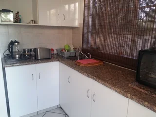 Awesome Bachelor Pad For A Single Professional Person