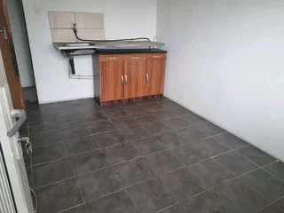 Bachelor pad in Isipingo rail