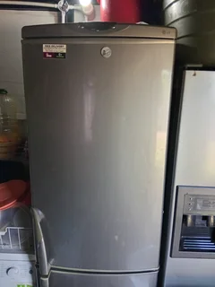 Fridge - Ad posted by Motswaki Mogomotsi