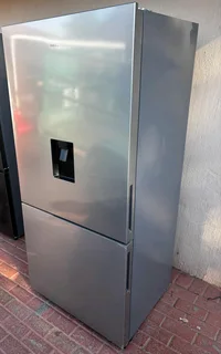 Hisense 463LT Fridge Freezer H610BS-WD Demo Model