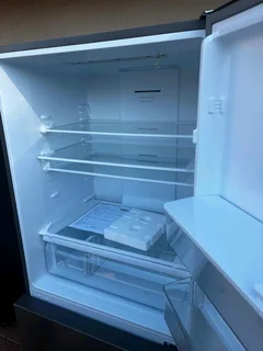 Hisense 463LT Fridge Freezer H610BS-WD Demo Model