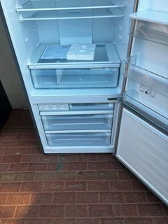 Hisense 463LT Fridge Freezer H610BS-WD Demo Model