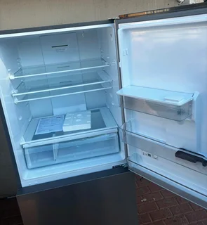 Hisense 463LT Fridge Freezer H610BS-WD Demo Model