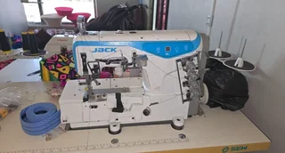 Jack Coverseam Sewing machine