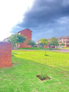 Flat to share in 2 bedroom apartment, preferably male professional working, I’m a single lady.