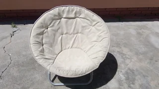 Foldable moon chair