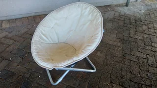 Foldable moon chair