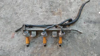 Suzuki alto 1.0L 3 cylinder fuel rail with injectors