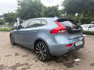 2019 Volvo V40 T3 Momentum Geartronic at Hatchback
