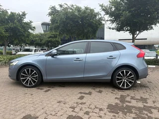 2019 Volvo V40 T3 Momentum Geartronic at Hatchback